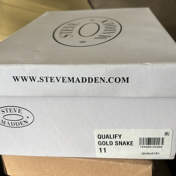 Steve Madden Snake/Beige Colored Sneakers, Size 11 - Picture 6 of 6